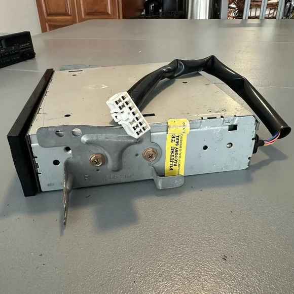 99-02 Isuzu Trooper Audio Stereo CD Player 2901018200 OEM *Not Tested - Picture 2 of 5